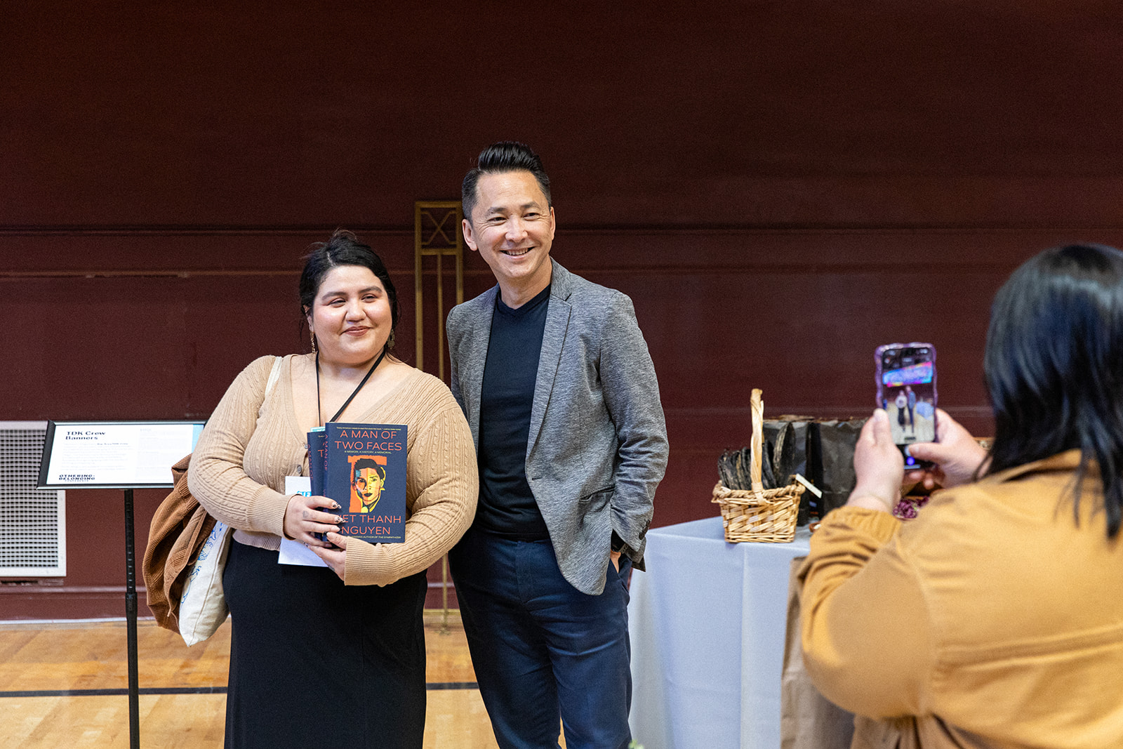 Viet Thanh Nguyen and a fan pose together