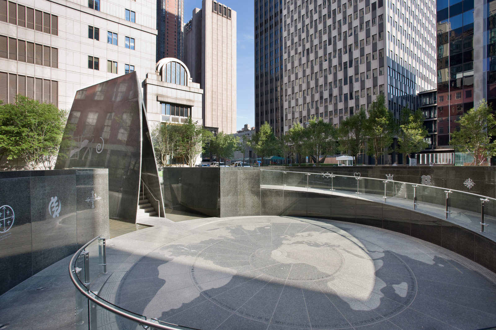 Photo of the Ark of Return memorial at the UN headquarters in New York