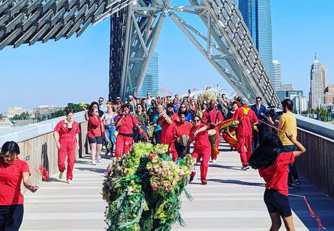 SPARK!’s activation and commemoration of the opening of the lower portion of Scissortail Park, an event that reconnected communities long-divided by Interstate I-40. Pictured are SPARK! artists, students from Capitol Hill High School, and members of the OKC Community. Photo by A.J. Kirkpatrick 9/23/2022