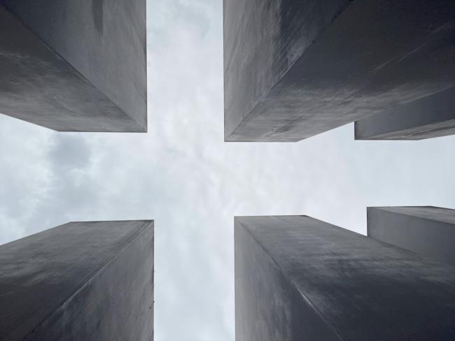 Image of the outdoor sculpture of the Holocaust Museum 