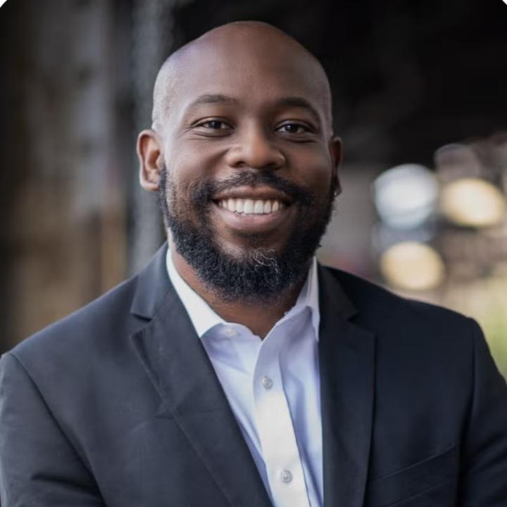 Davenport headshot